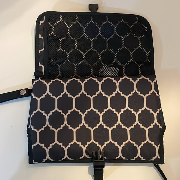 2/$30 Never Used Skip Hop Portable Changing Pad Station Clutch Bag - Picture 6 of 15